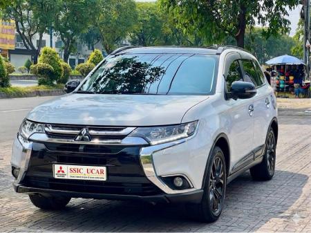 Outlander 2.0L Premium (Bảng đặc biệt - Speccial Edition)1783731833391_9101278399305042429_g2083180601853021531_ea7e7756299807932a069a7de05582a2